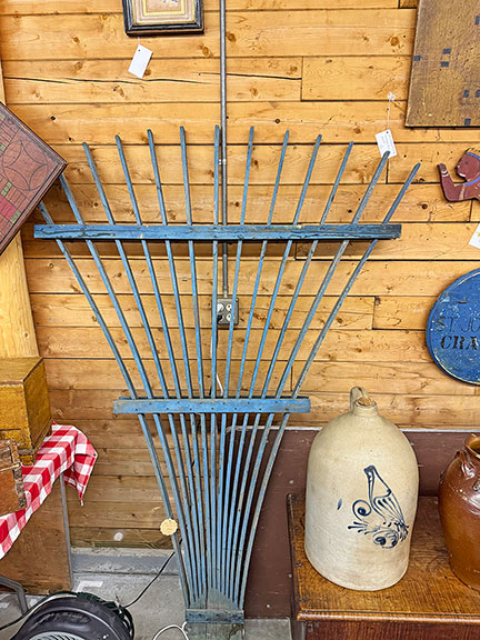 This late 19th-/early 20th-century trellis in its original blue paint was $800 from Cooper O’Connell of Gilded Goose Antiques, St. Albans, Vermont. The five-gallon stoneware jug depicting a bird with a large chest was $500.