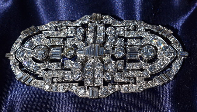 Fine Art Deco Tiffany & Co. Platinum/Diamond Convertible Brooch/Sweater Clips w/Approx. 8+ cts. Bright White Diamonds, VS-FG, W. 21.5 dwt., Tiffany Inv. #2491, H. 1½