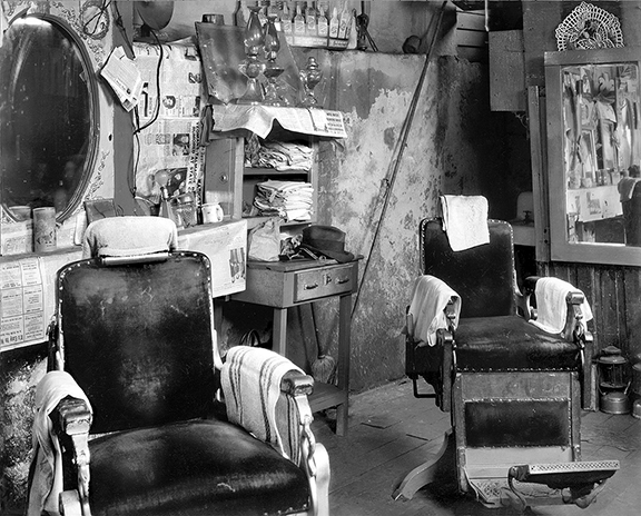 Walker Evans (1903-1975), Barber Shop, Atlanta, 1936, gelatin silver print. High Museum of Art, Atlanta, Georgia. Purchased with funds from the Atlanta Foundation, 75.29. © Estate of the artist. 