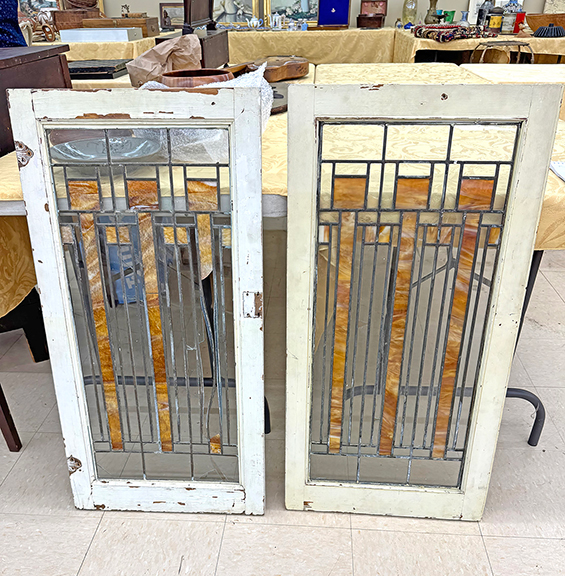 Seabrook, New Hampshire, dealer Casey Smolla offered these two windows for $2500. He attributed them to Frank Lloyd Wright and noted they were similar to windows in the 1907 Wright-designed Browne’s Bookstore in Chicago. Smolla said the windows used copper-coated zinc caming instead of lead. One window (right) is in better shape, and Smolla suggested using the lesser window to restore the other.