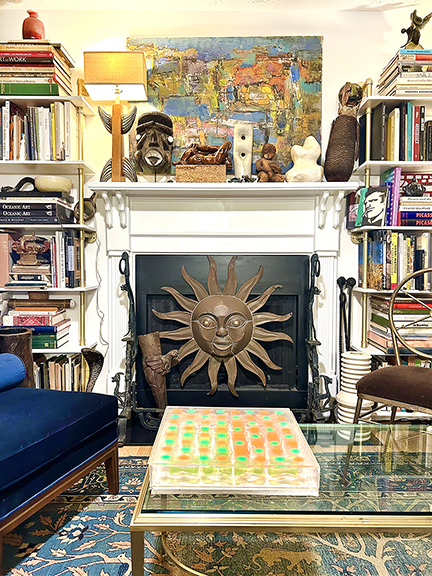 Placed in the fireplace in the living room is a metal sculpture in the shape of a sun that came from a shop in Georgia. The chess set on the table is by Karim Rashid (b. 1960); Vieira found it at the Housing Works Thrift Shop on Manhattan’s East Side. On either side of the fireplace are her art and design reference books.