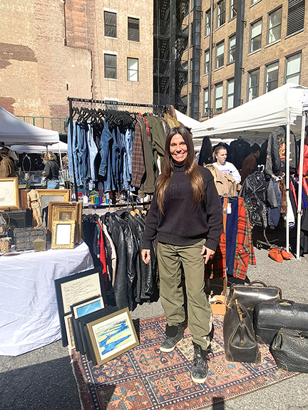 Vieira sells smalls, picture frames, furniture, art, vintage clothing, and more. The 25th Street flea market (formally known as the Chelsea Flea) is now owned by the Smorgasburg group, which owns the Brooklyn Flea and BQ Flea as well as open-air food markets in New York City, Miami, and Los Angeles.