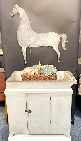 Want folky to the nth degree? There was this metal horse. Broad body. Elongated neck. Short legs. Standing 33½