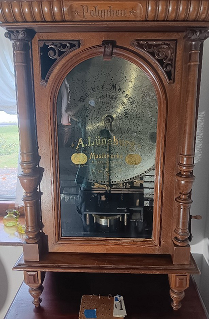 Circa 1899 Altona Ottensen Polyphon disc player with 21 extra discs
