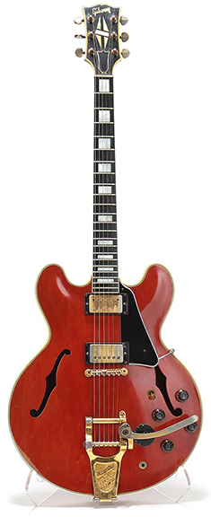 Gibson introduced its top-of-the-line semi-hollow stereo electric Spanish guitar, the ES-355, in 1959. The guitar in the Leland Little sale was one of those early models, but its electronics were not working, the hard-body case had several inches of fabric loss, and there was fist-size wear to the finish on the back. Presale Internet bidding drove the opening price to $18,500. One bid later, the guitar sold to the Internet for $23,750 (est. $4000/8000). The high-end ES-355 never achieved the popularity of the stripped-down ES-335, a favorite of Eric Clapton, Chuck Berry, and other notables.