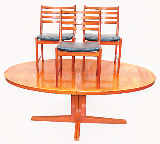 Kai Lyngfeldt Larson Table & Chairs