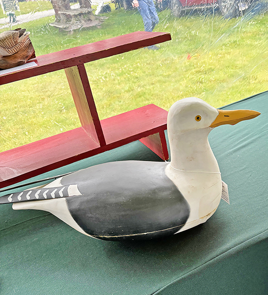 Jim and Kathy Twining of Raven’s Way Antiques, North Kingstown, Rhode Island, specialize in decoys. They priced this gull at $225.